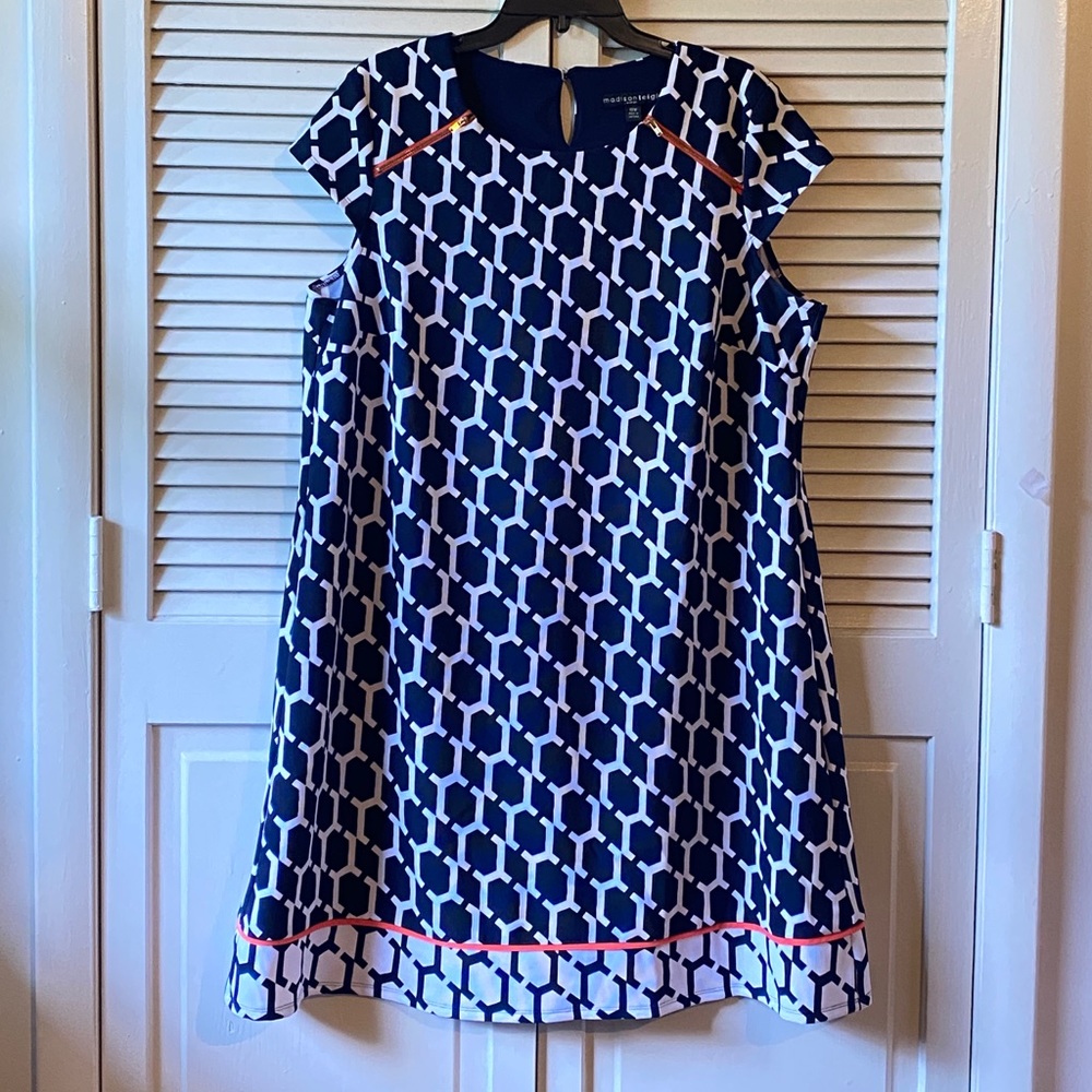Madison Leigh Plus Size Zip Shoulder Shift Dress